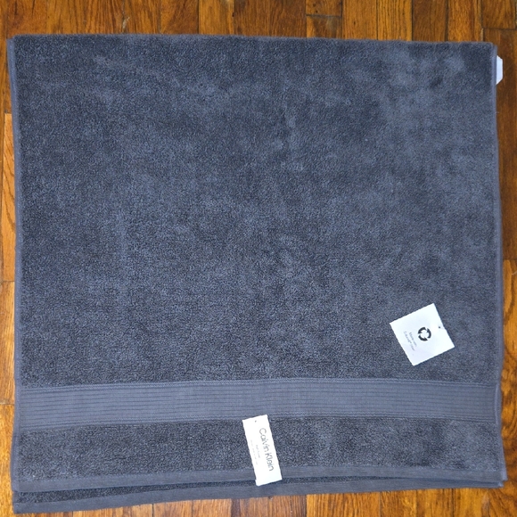 Calvin Klein Dark Gray Bath Towel - Picture 1 of 8